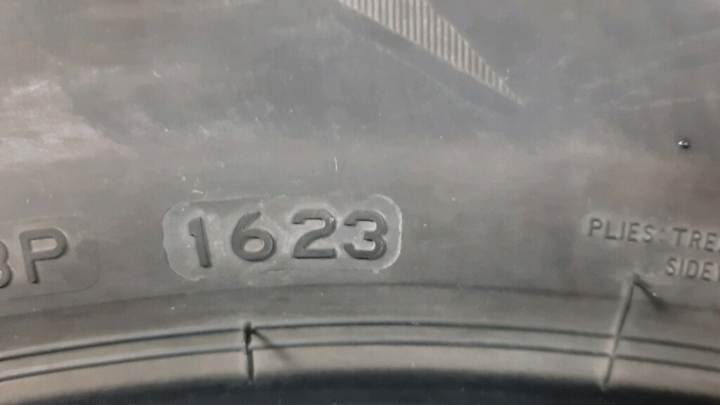 235 60 18 Bridgestone KIŞLIK - 6