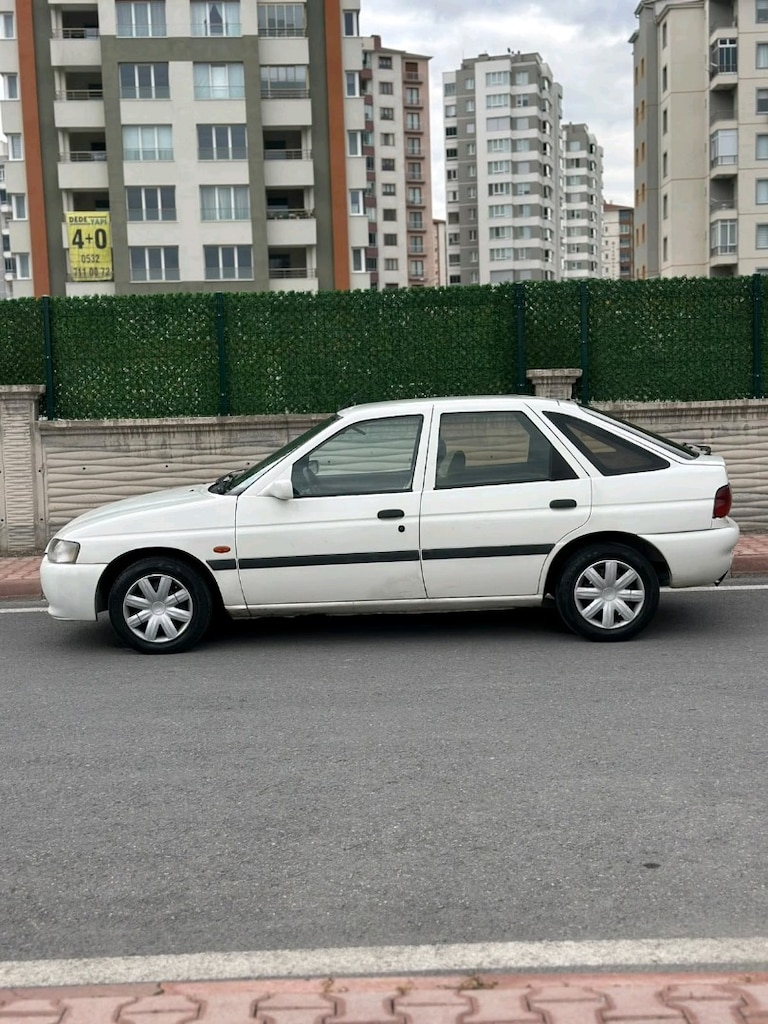 Sahibinden Masrafsız 1.6 CLX Ford Escort - 3
