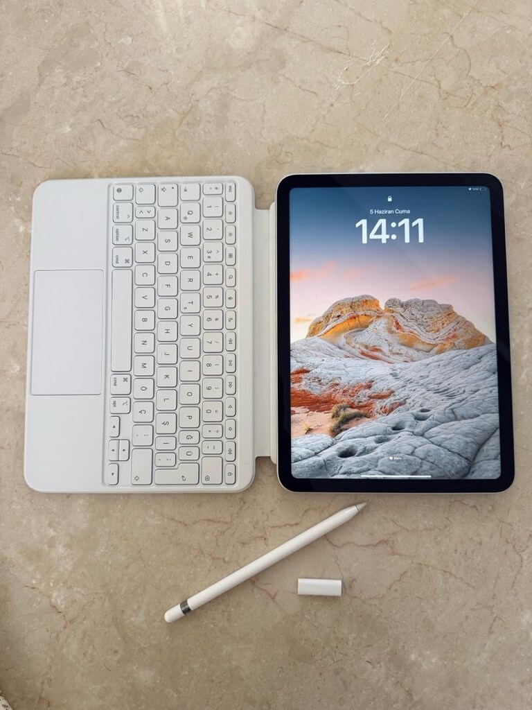 Neredeyse Hic Kullanilmamis Ipad 10 Nesil Klavye Set - 11
