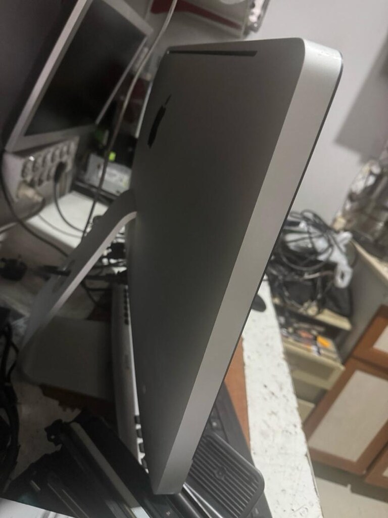 imac i5 21.5” 500 SSD 10 RAM - 4