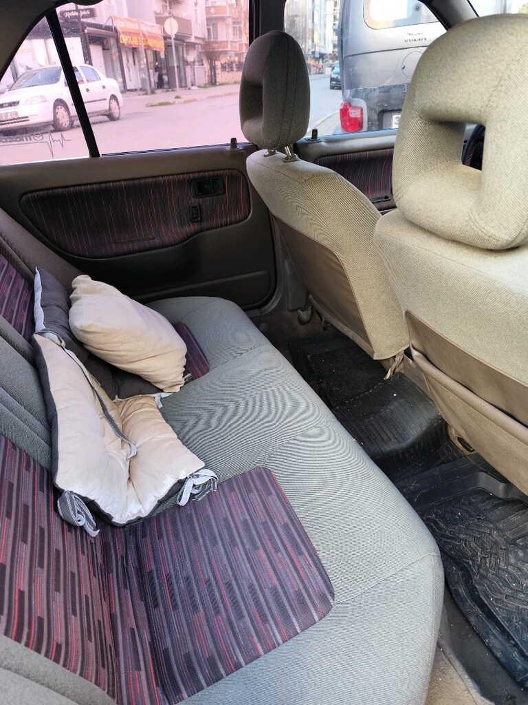 Mazda 323 - 6