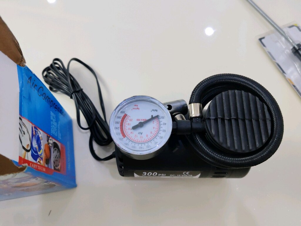 HavaKompresör 12V 300 PSI Kompakt Lastik Basınç Ayarı Güçlü Performans - 2