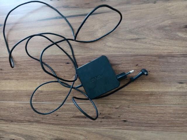 ASUS LAPTOP ADAPTÖRÜ