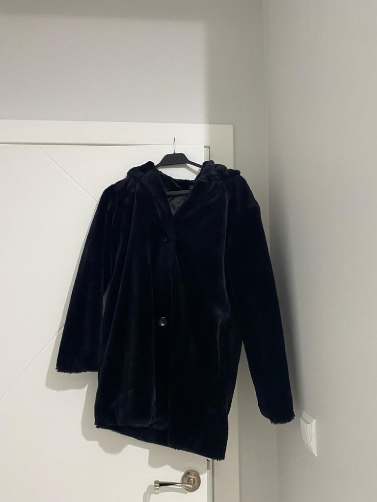 siyah peluş kapişonlu kaban - 3