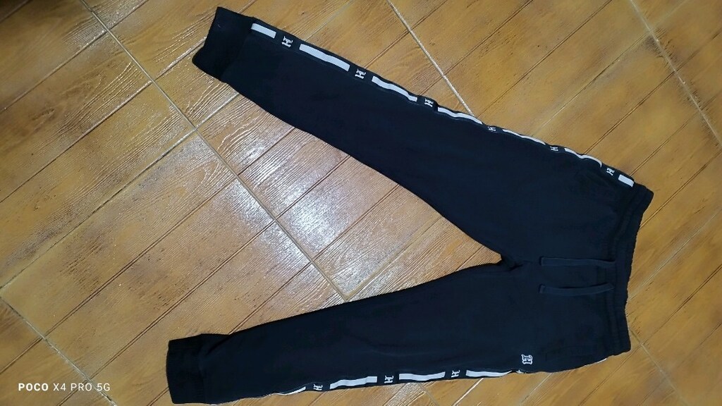 #Tommy Hilfiger eşofman..Çokça var..Eni çekilince 46 Boyu 101???
