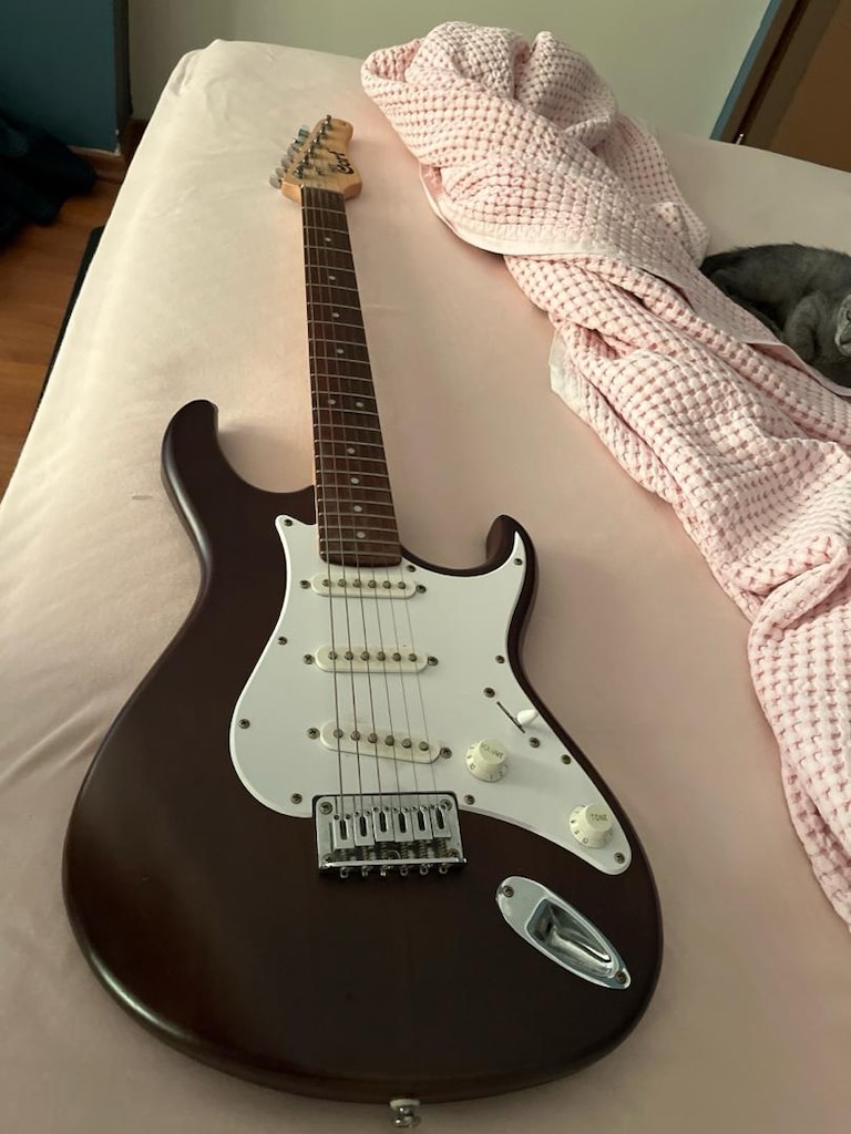 Cort G100 Elektro Gitar + Amfi – 8.000 TL - 2