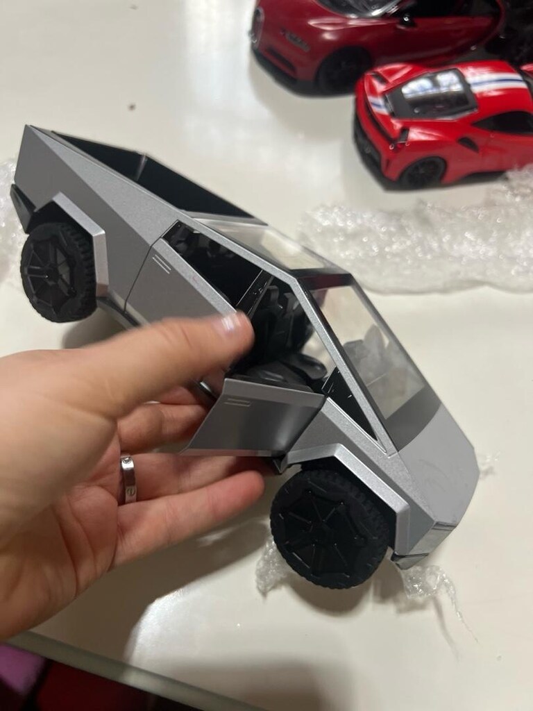 Tesla Cybertruck 2024 Tesla Models Silver [1/18 Metal Diecast - 8