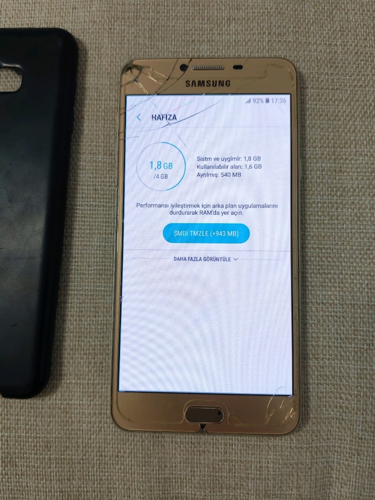Samsung C7 32gb 4 rem camda çatlak var kullanıma engeli yok son1000tl - 4