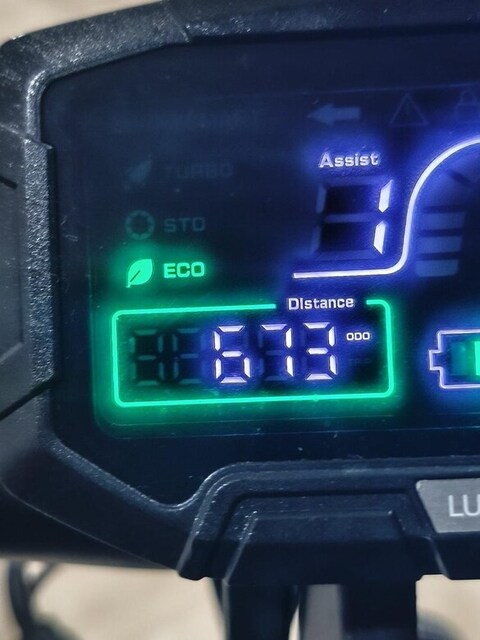 ONVO RX-05 elektrikli scooter. 673 km'dedir
