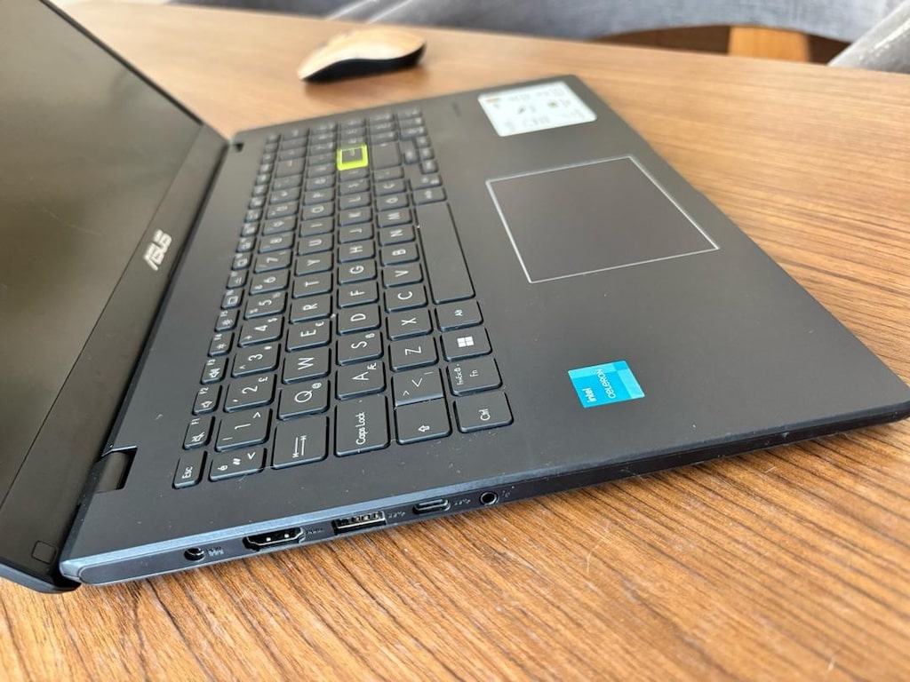 Asus E510 - 4