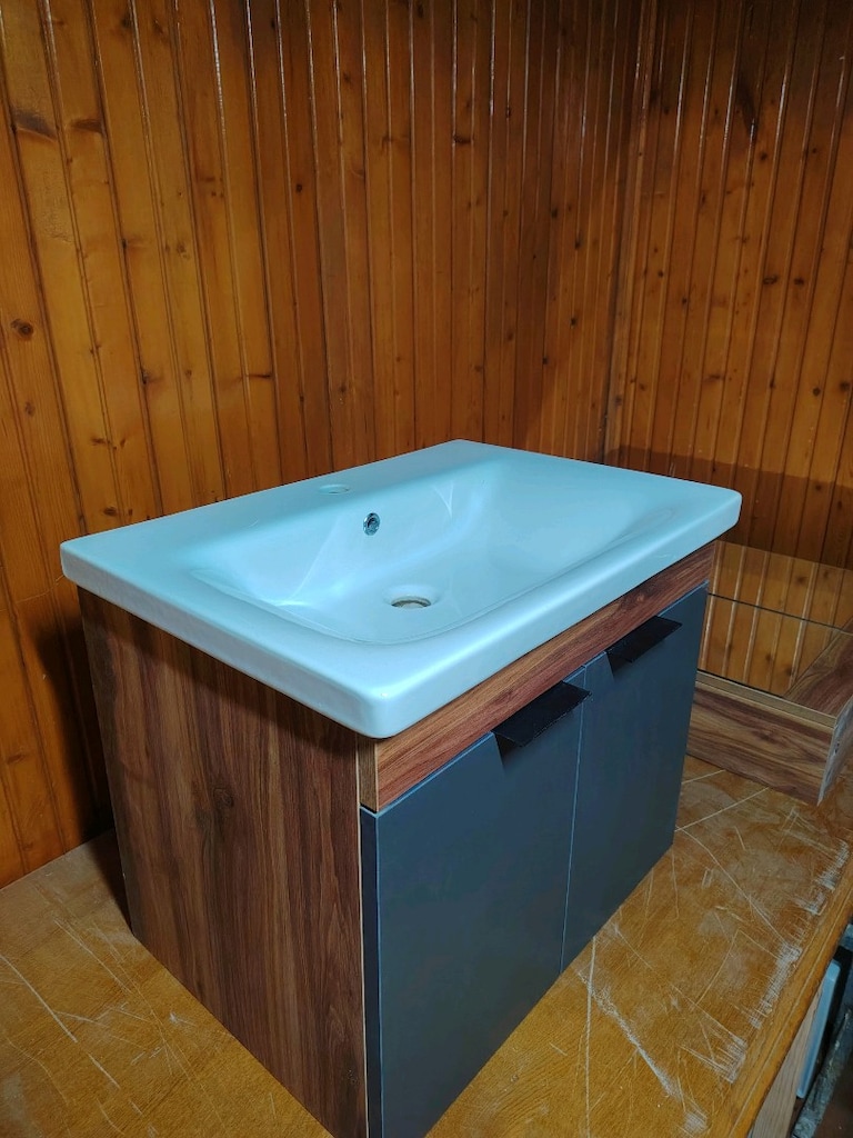 banyo dolabı BİANİ FETHİYE 65 cm modelidir. alt+üst+lavabo takımdır.