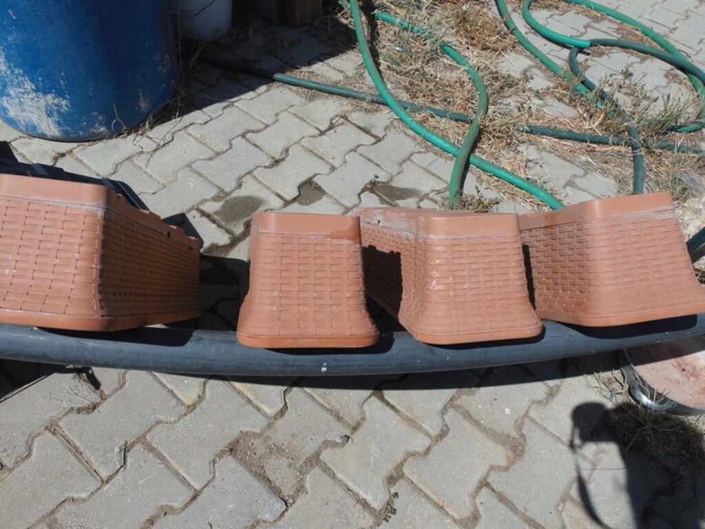 21 adet büyük+küçük saksı+3 adet saksı altlığı-bahçe-balkon-TÜMÜ - 8