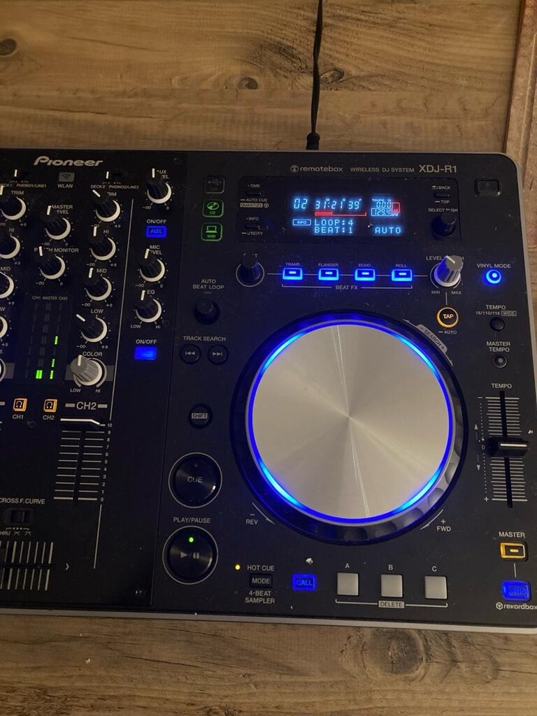 pioneer XDJ R1 setup - 2