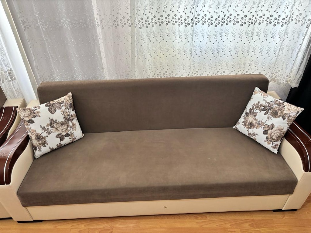 Satılık Koltuk Takımı (2 adet üçlü, 2 adet tekli) + Masa Hediye! - 2