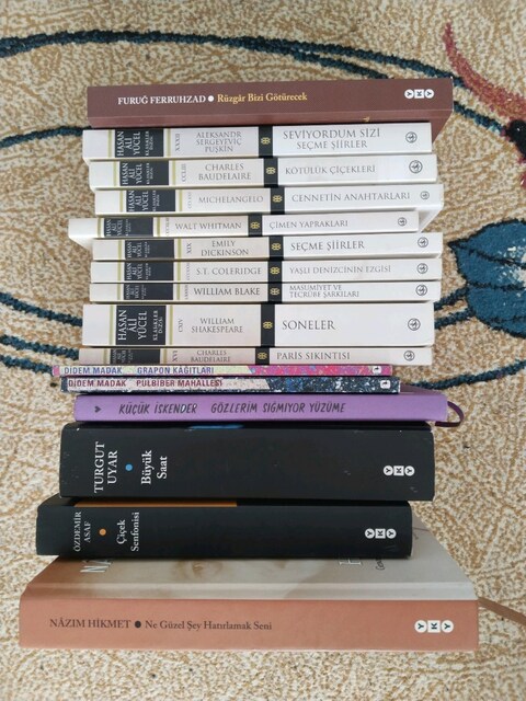 16 tane şiir kitabı
