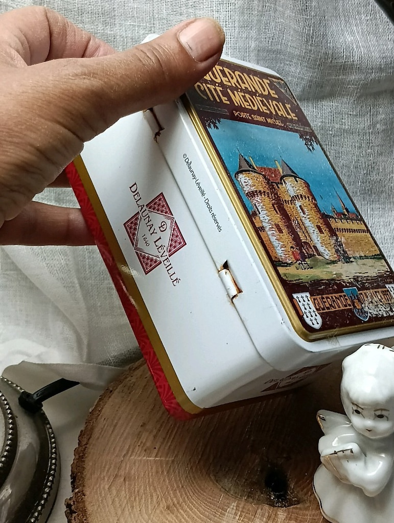 80 lerden Fransız bisküvi kutusu..sağlam. içinde asla leke. - 7