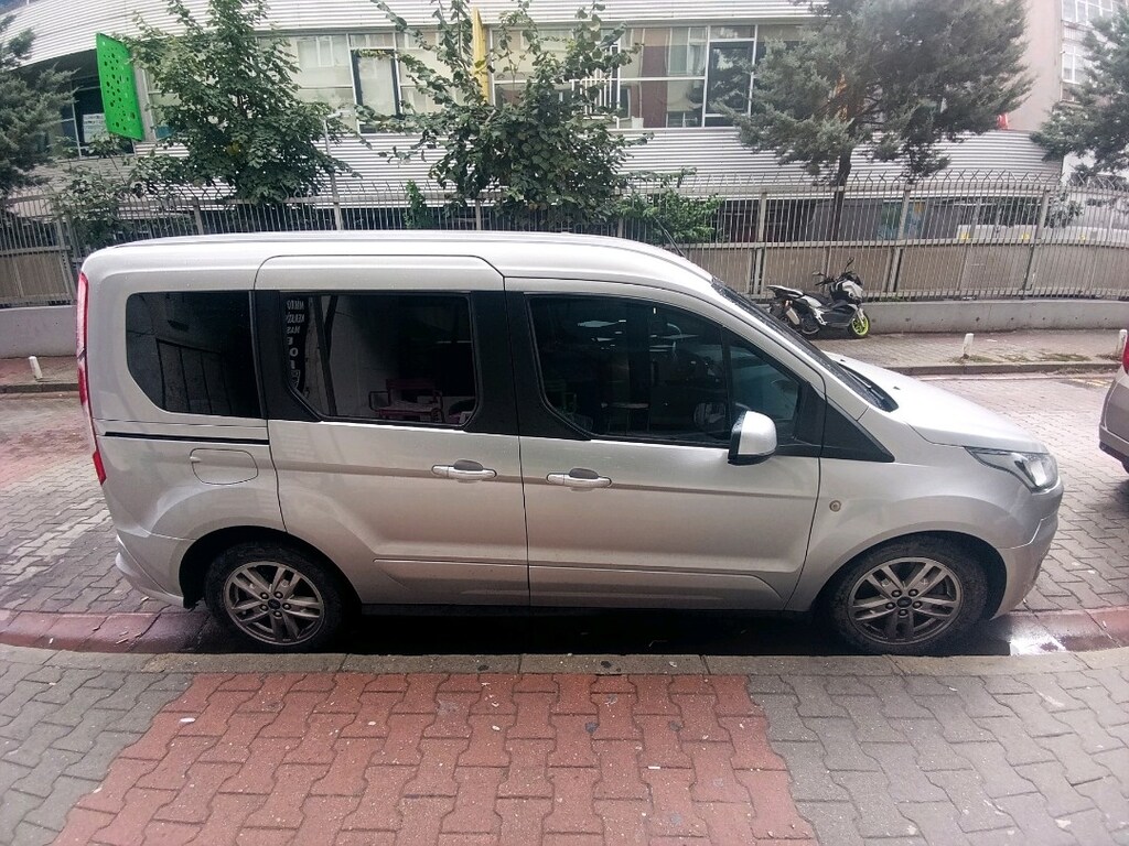 FORD TOURNEO CONNECT TİTANYUM - 10