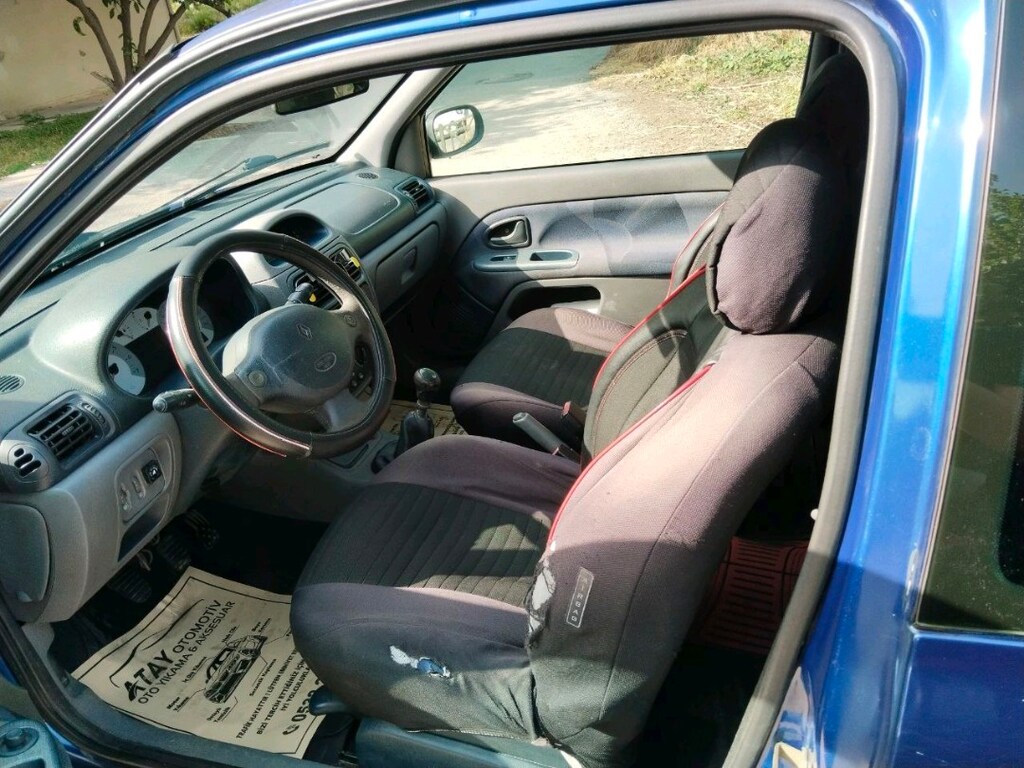 Renault Clio 1.6 Sport - 9