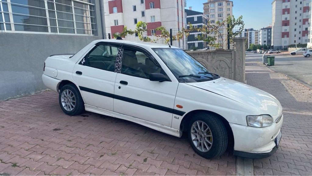 TEMİZ BAKIMLARI TAM FORD ESCORT - 5