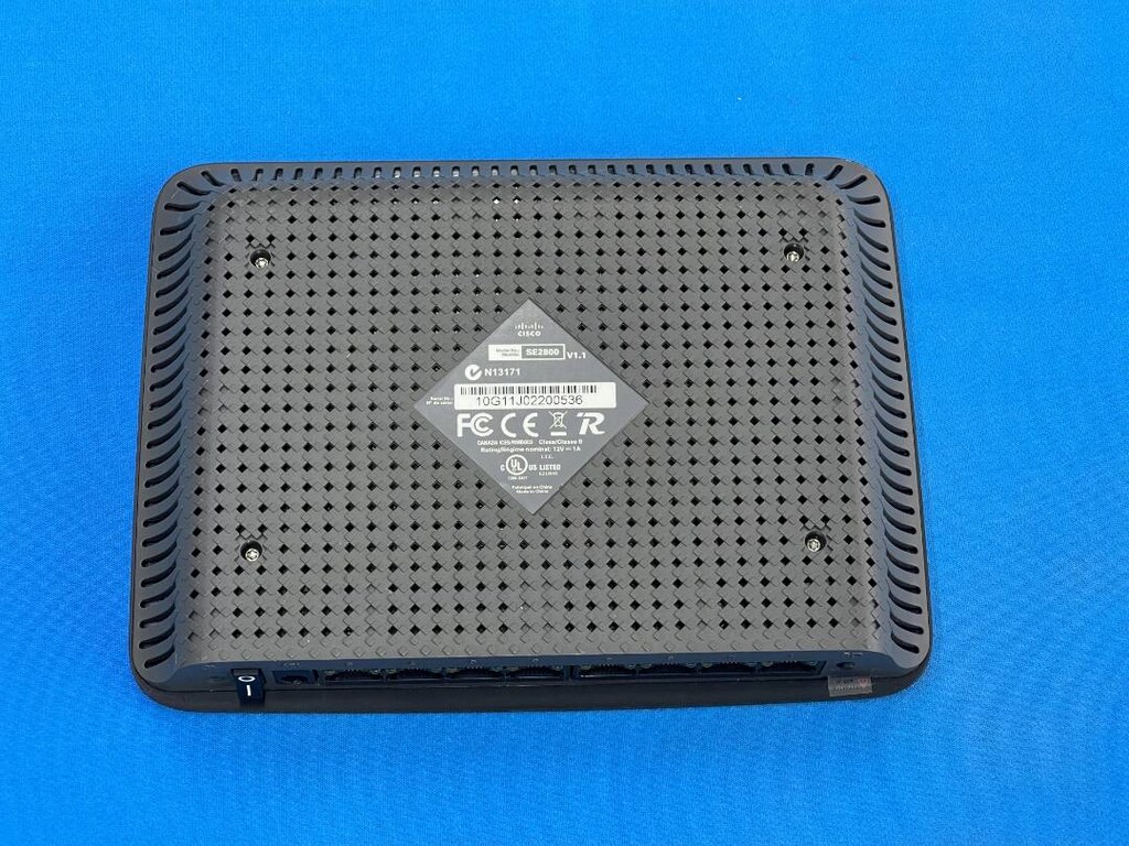 Linksys SE2800 8-Port Gigabit Ethernet Switch - 3