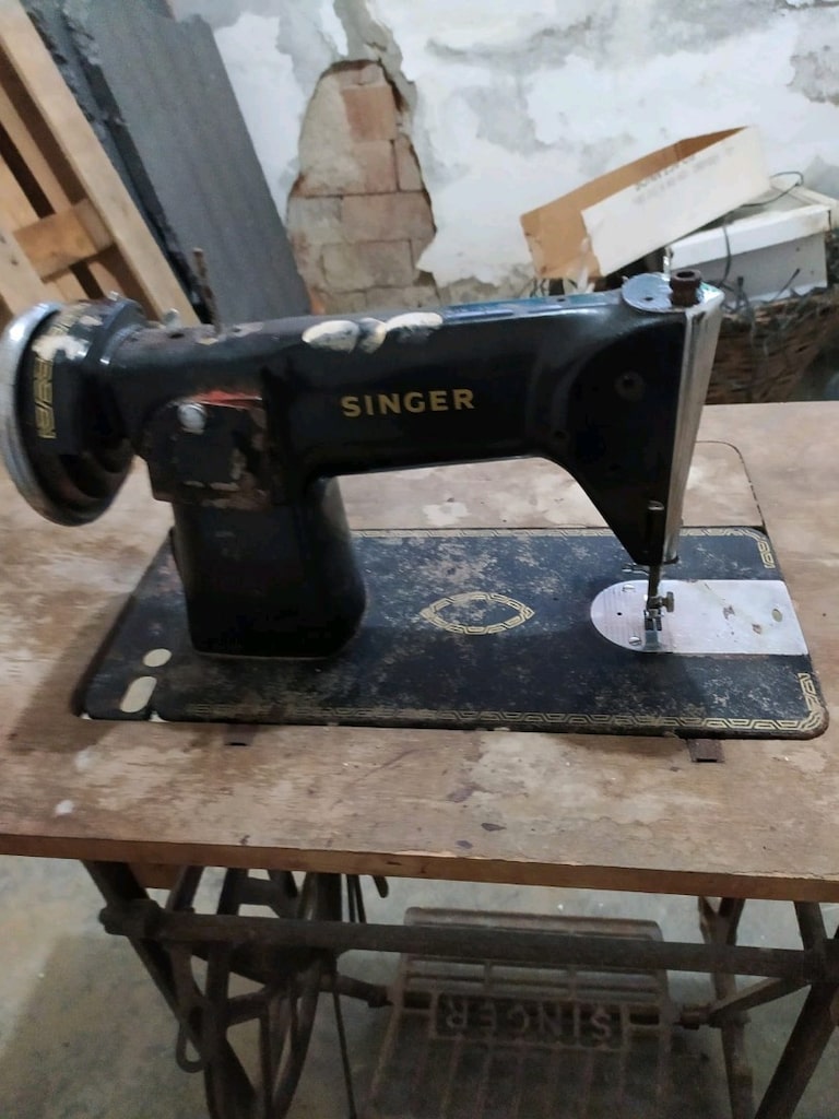 çalışır durumda Antika Singer pedallı dikiş makinası. - 5