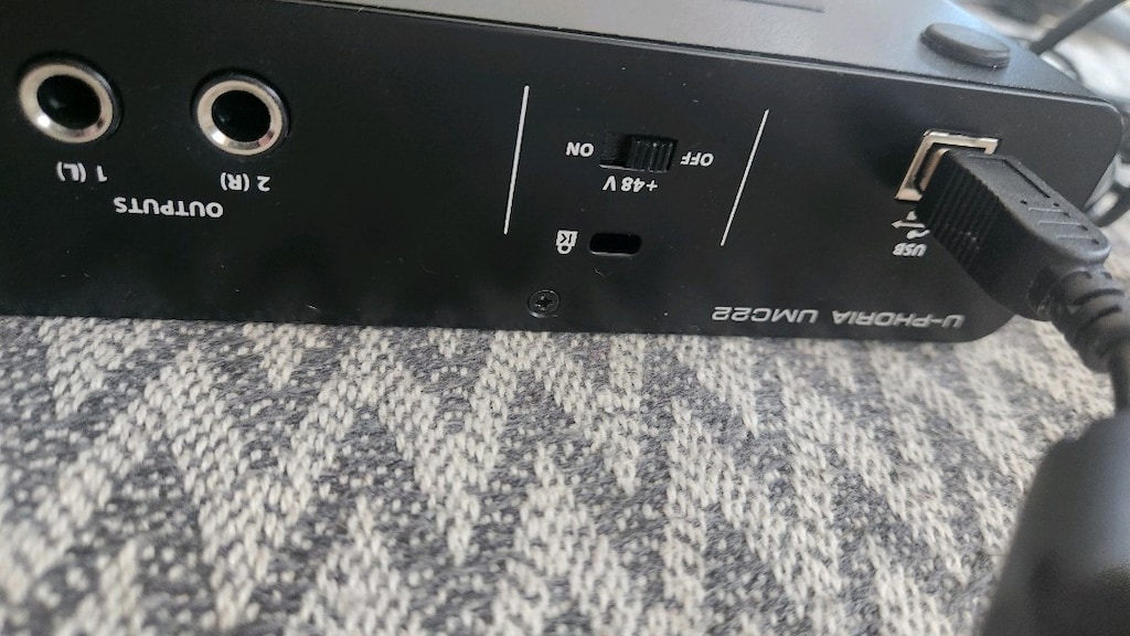 BEHRİNGER U-PHORIA UMC22 SES KARTI - 3