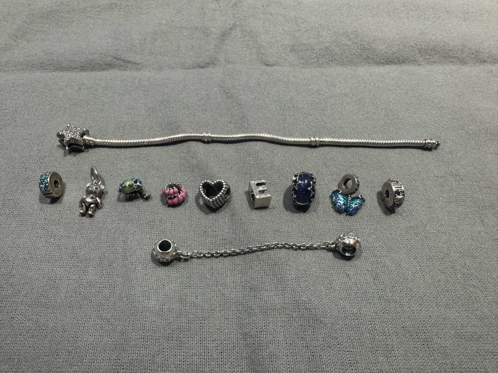 Pandora Bileklik ve Charm