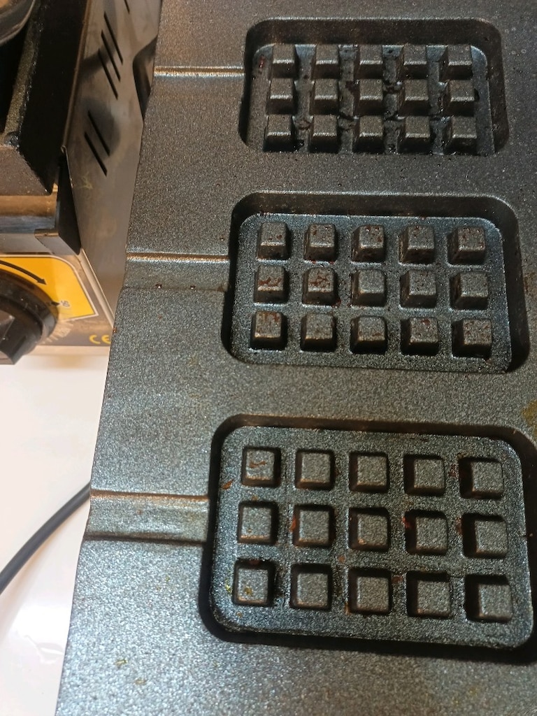 Remta Profesyonel 6'lı Çubuk Waffle Makinesi – Sorunsuz Çalışıyor İlan - 4