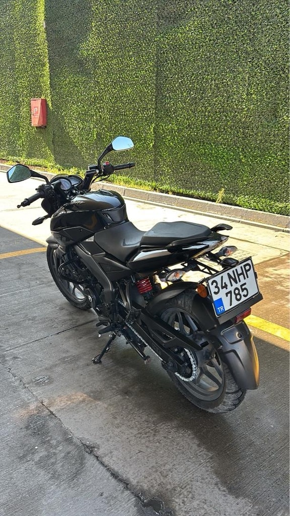 bajaj ns 200ug - 2