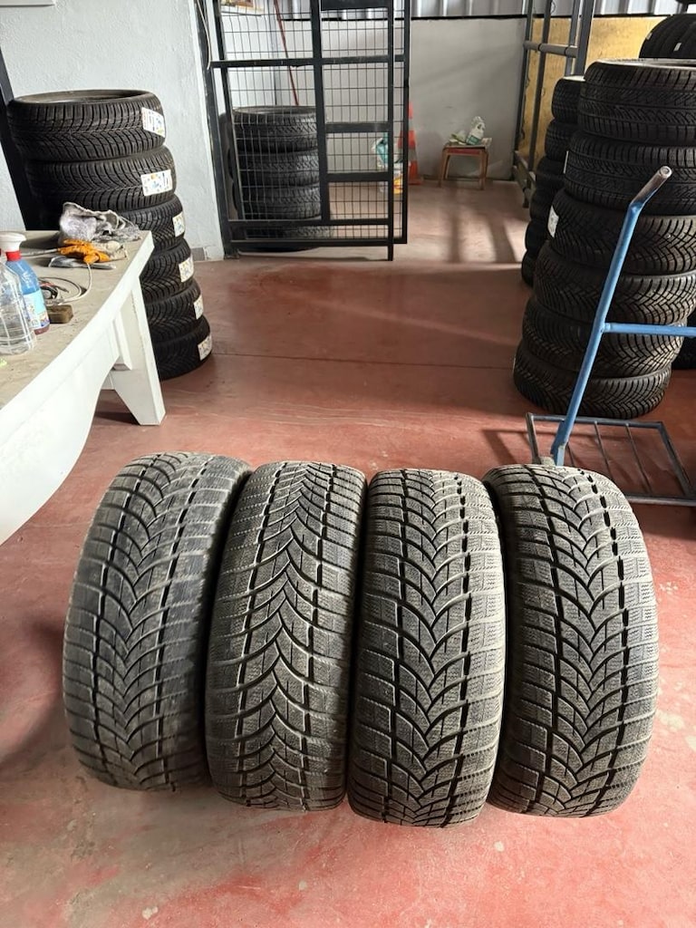 Maxxis 235/50/R18 101V Victra Snow SUV Kış Lastiği Takımı 2016 Üretim - 2