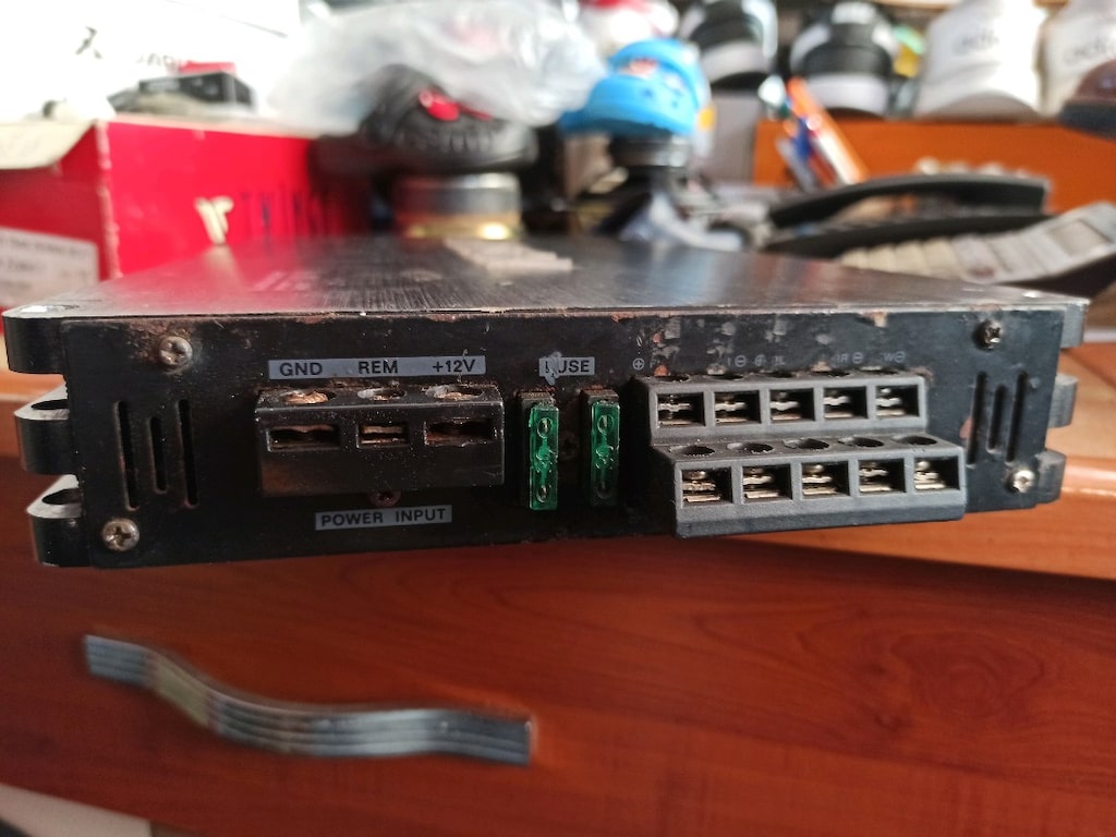 eski seri Edison 5 kanal oto anfi sorunsuz çalışır durumda mono ve ste - 5