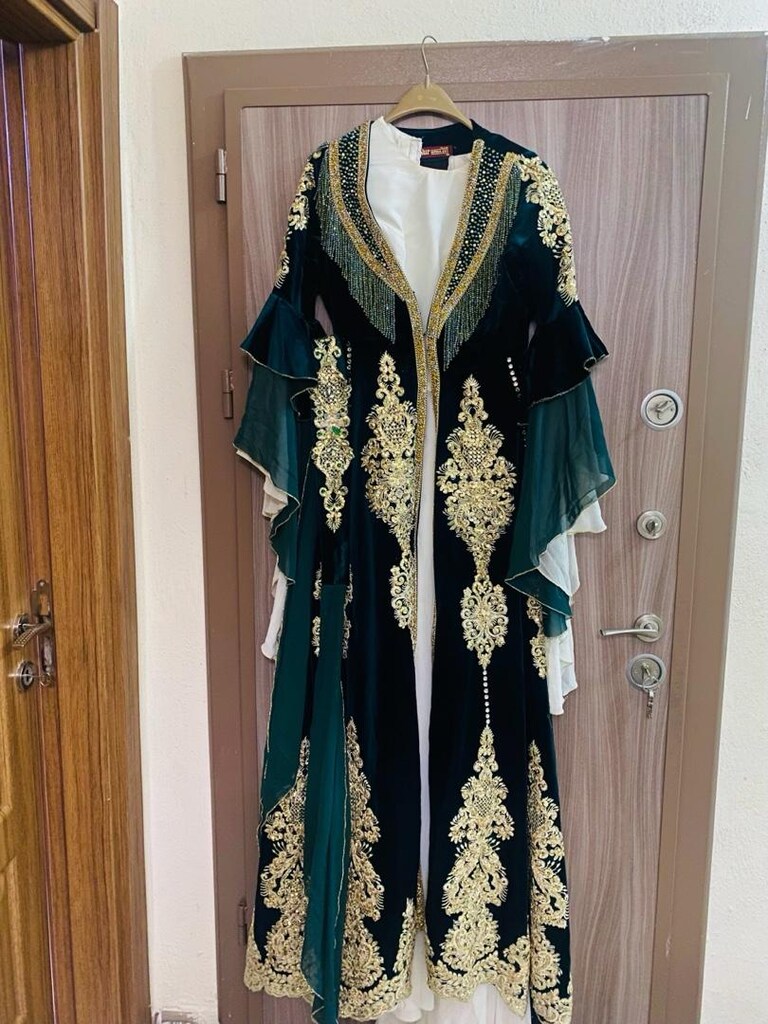BİNDALLİ KAFTAN YİRTİK SOKUK YOK