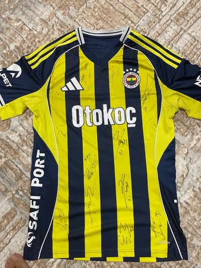 Tüm takım imzalı Fenerbahçe forması