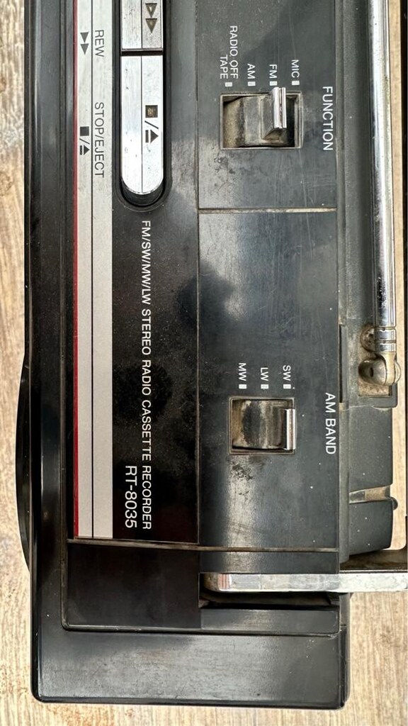 WINTAGE: TOSHIBA RT-8035 FM/SW/MW/LW stereo radio cassette recorder - 2