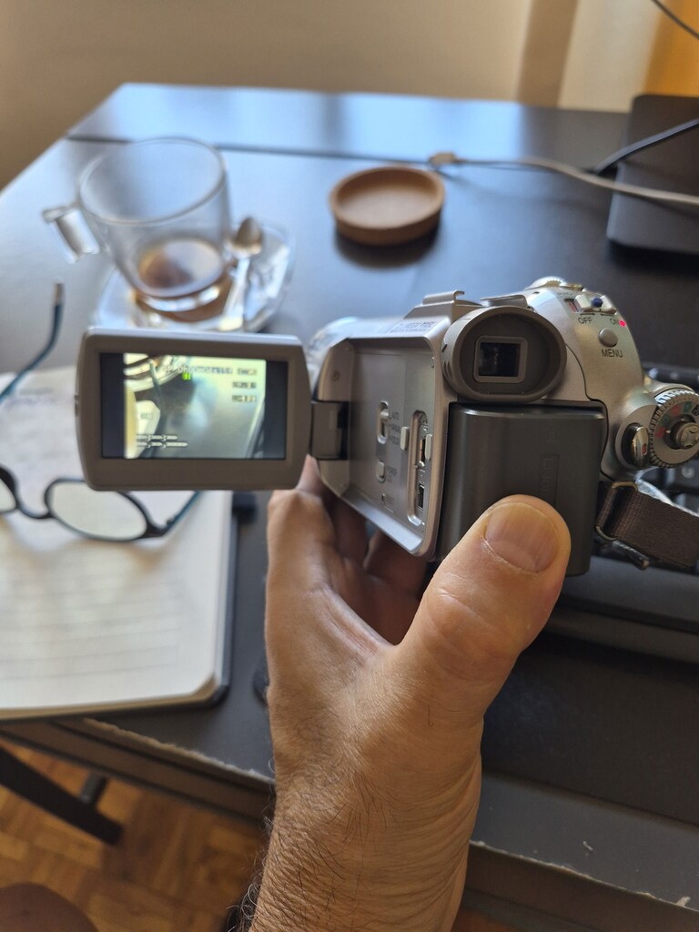 Panasonic NV-GS300-S 18.8 MP Dijital Video Kamera Tam Set - 5