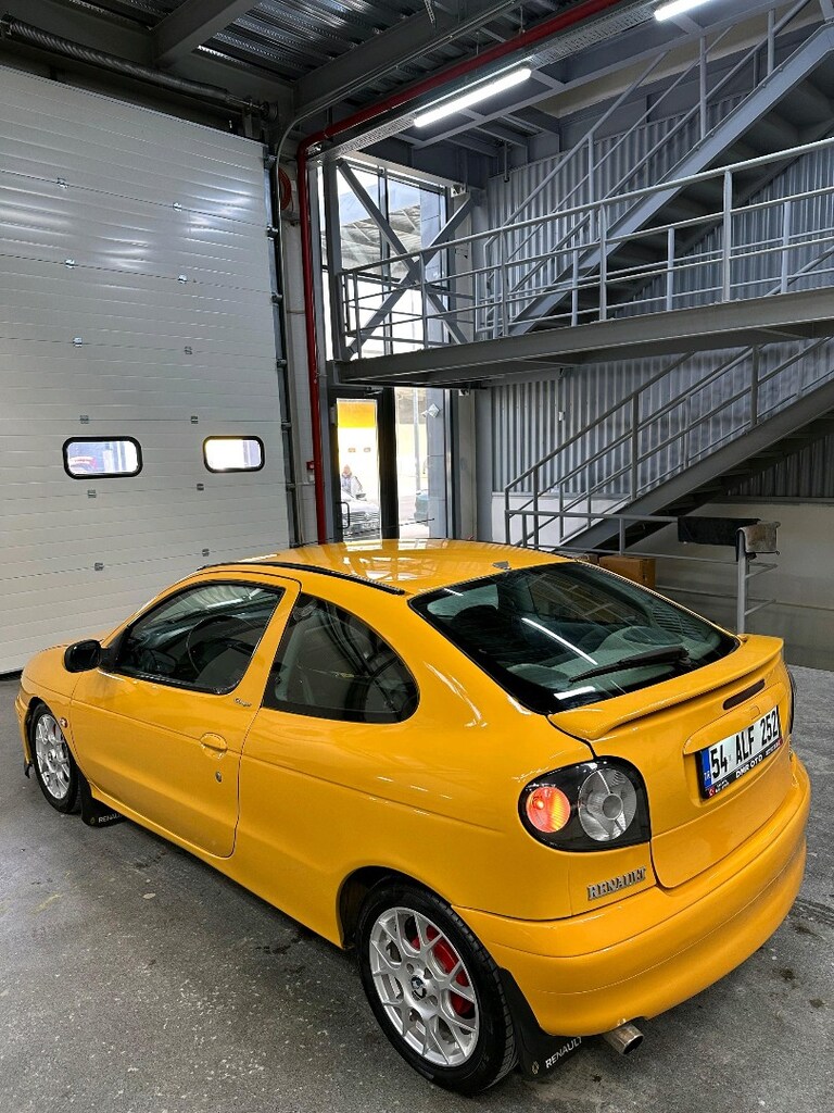 Renoult Megane 1 Coupe 2000 model 1.6 - 4