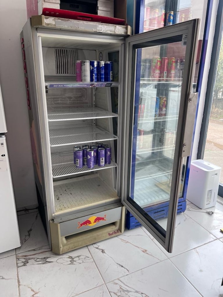 Redbull İçecek Dolabı - 2