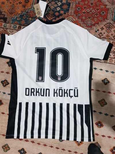 ORKUN KÖKÇÜ FORMASI bütün oyunların İMZALI forması
