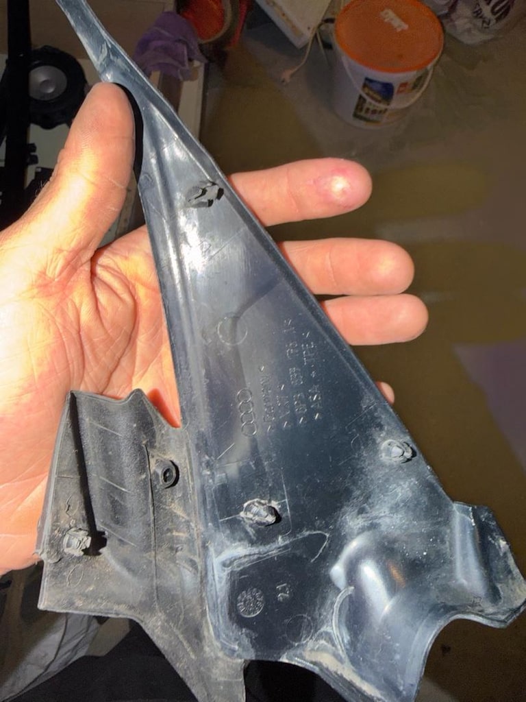 Audi A3 8P Orijinal Sağ Ayna Ayak Plastik Muhafazası - 2