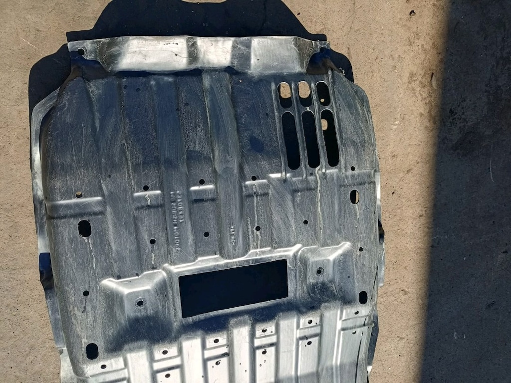 Mitsubishi L200 motor alt Koruma plastiği ikinci el - 3