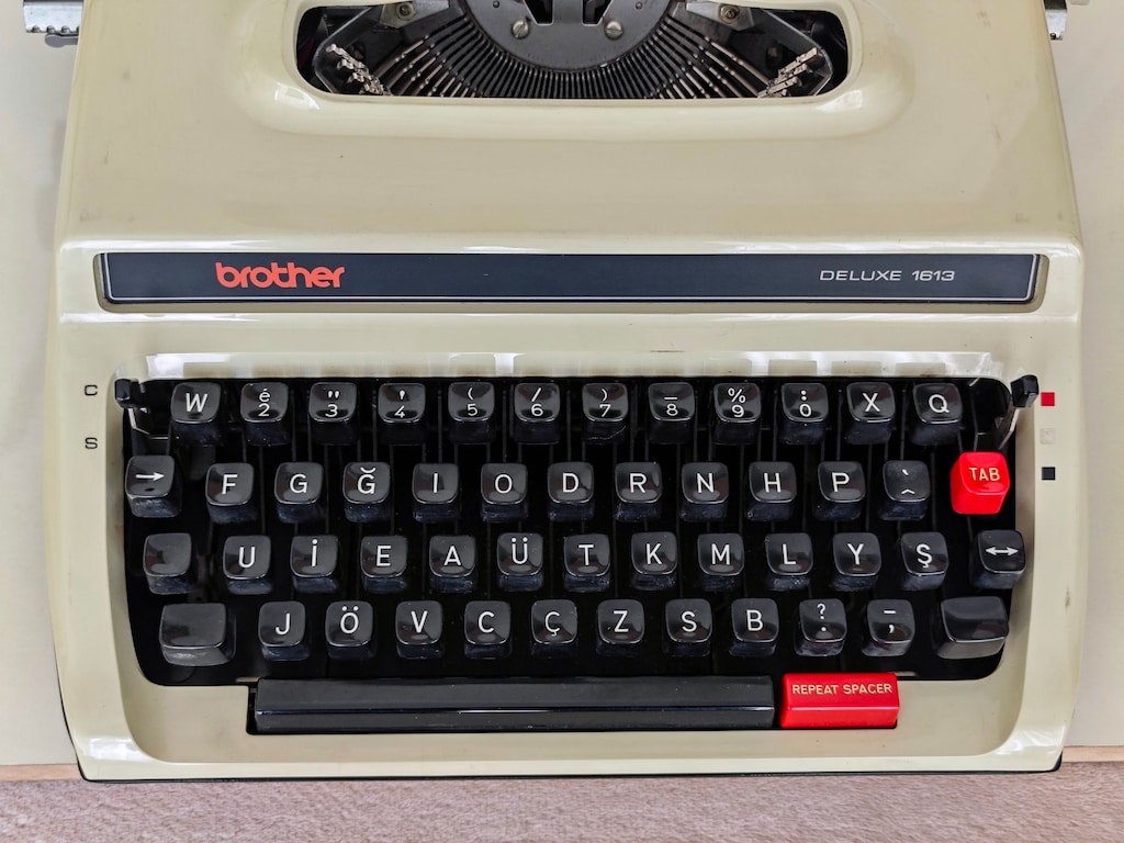 Koleksiyonluk Çantalı Brother Deluxe 1613 Daktilo - 10