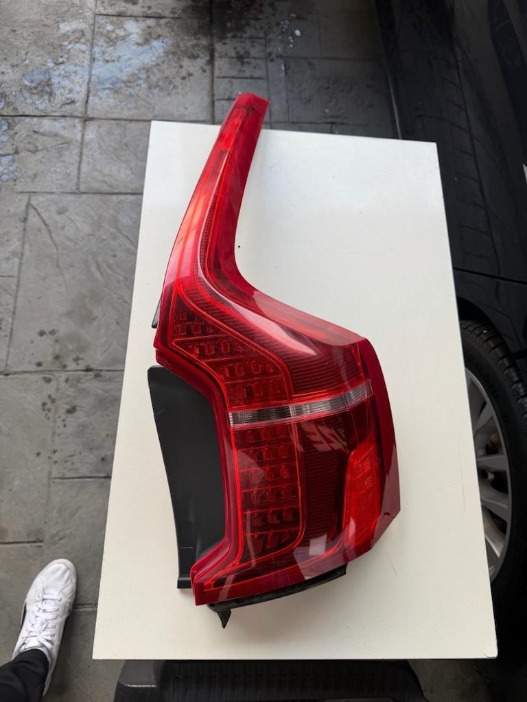 VOLVO XC90 SAĞ STOP LAMBASI