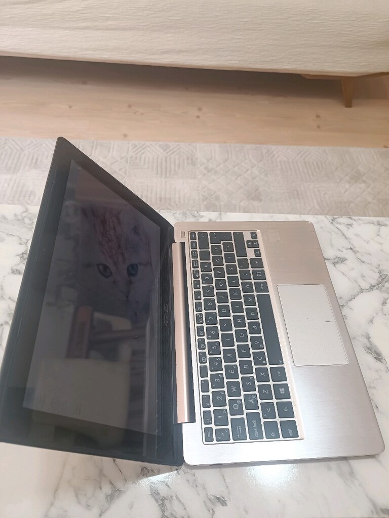 Asus Laptop - Dokunmatik Ekran - SSD - 3