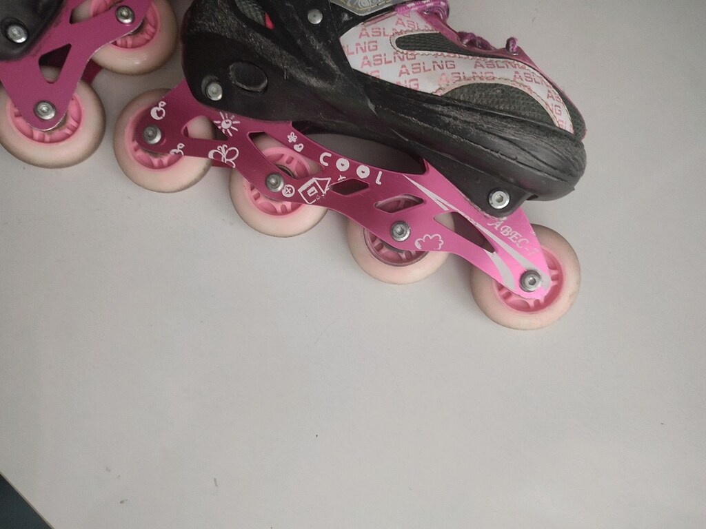 Pembe ve Siyah Paten - 11