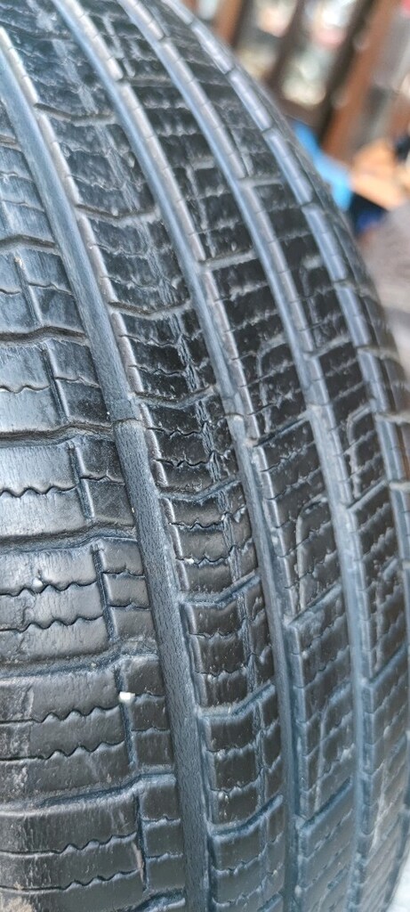 215 65 16 Goodyear lastik - 3