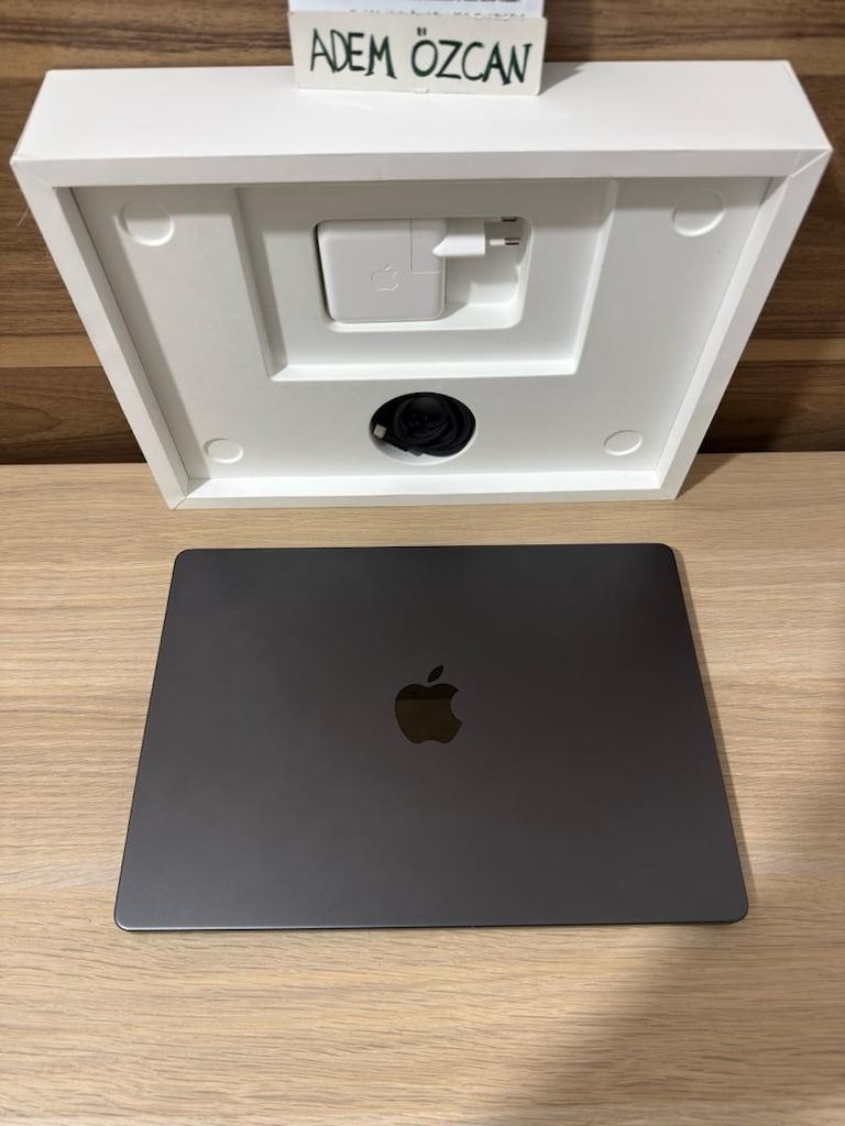 MacBook Pro / M5 / 14 inç / 16 GB Ram / 512 GB Ssd - 10