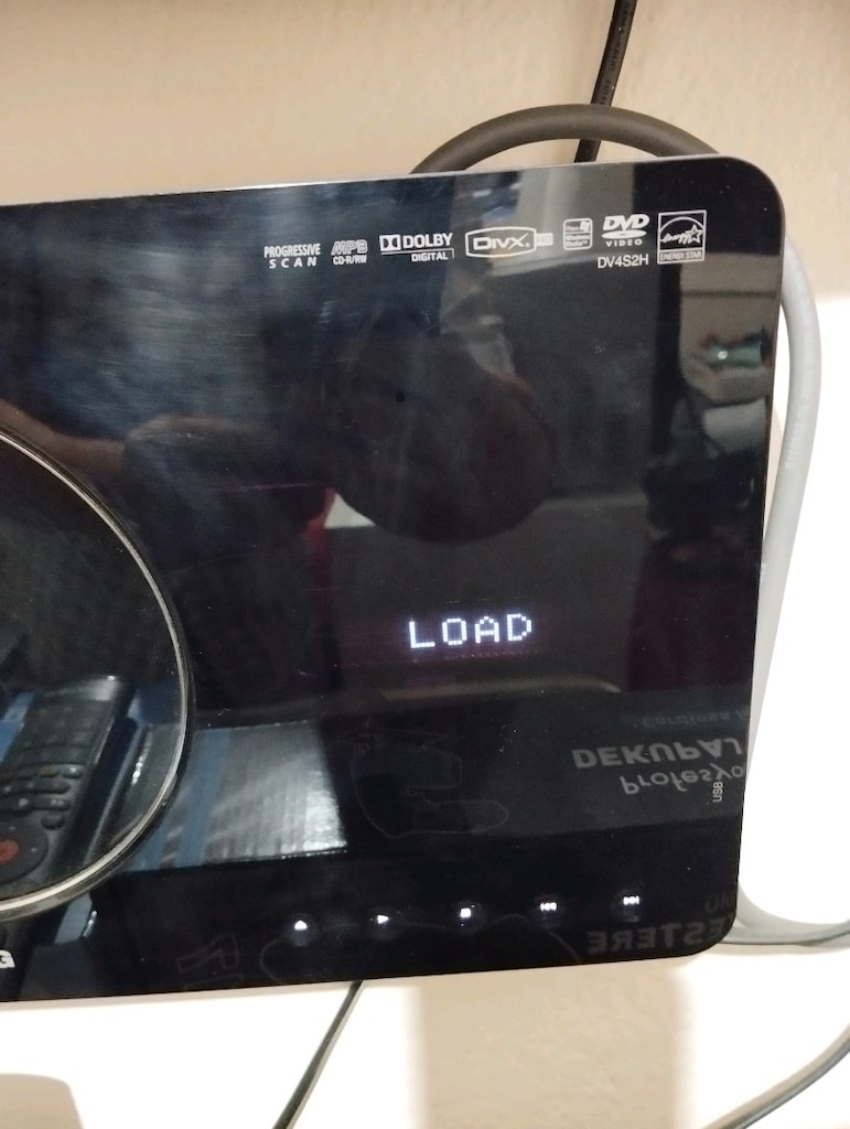 PHİLİPS 32 İNCH LCD TV. ve LG DUVARA ASILAN DVD OYNAT ve ARÇELİK TELVE - 12