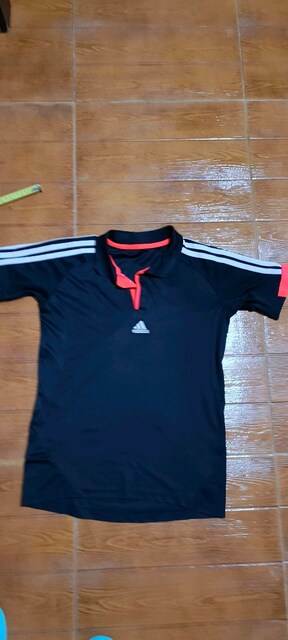 Adidas likralı tshirt.