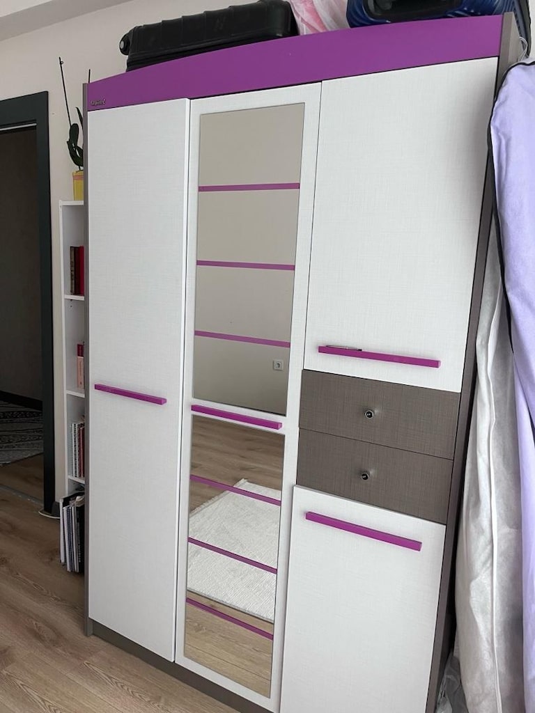 Aynalı 3 Kapaklı Gardırop + 2 Komodin Takımı - 2