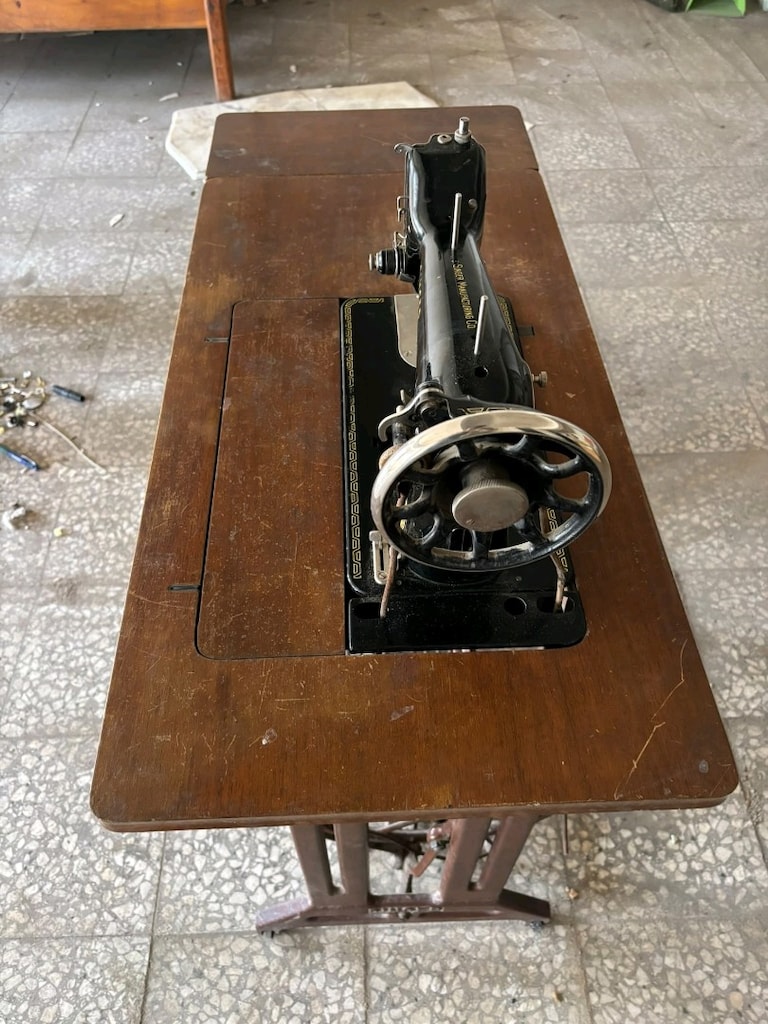 Singer dikiş makinesi masası ile birlikte - 11